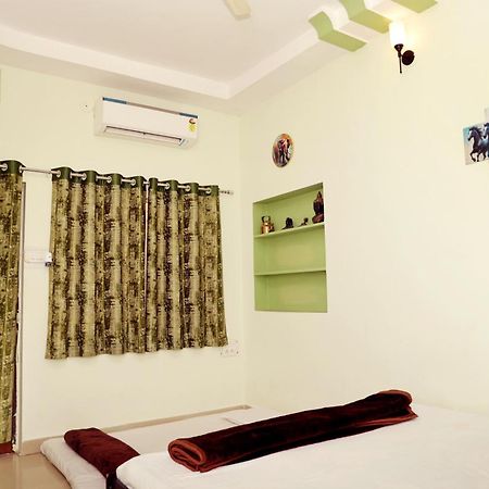 Shree Vinayak Guest House Удджайн Екстер'єр фото